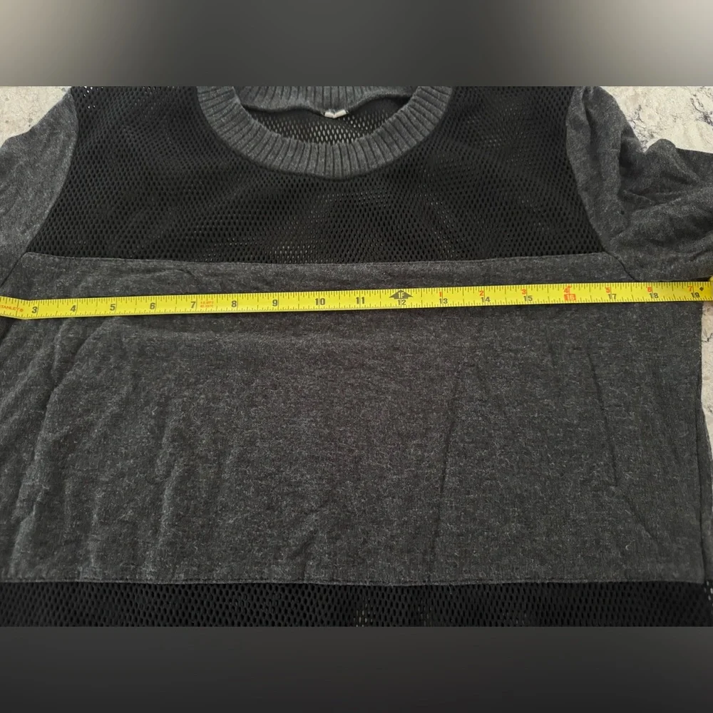 ALO Yoga Long Sleeve Crewneck Tee in Charcoal and Black